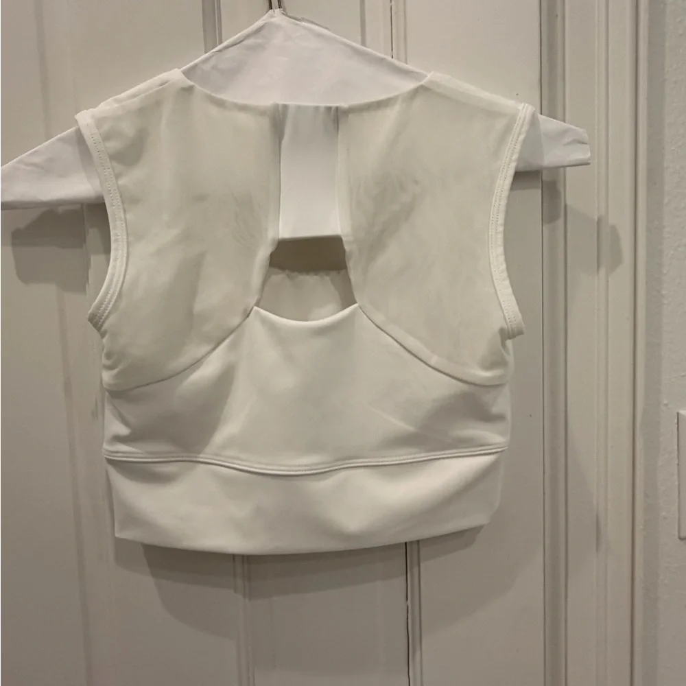 White FORME bra. Like New -
Medium. - Picture 4 of 5